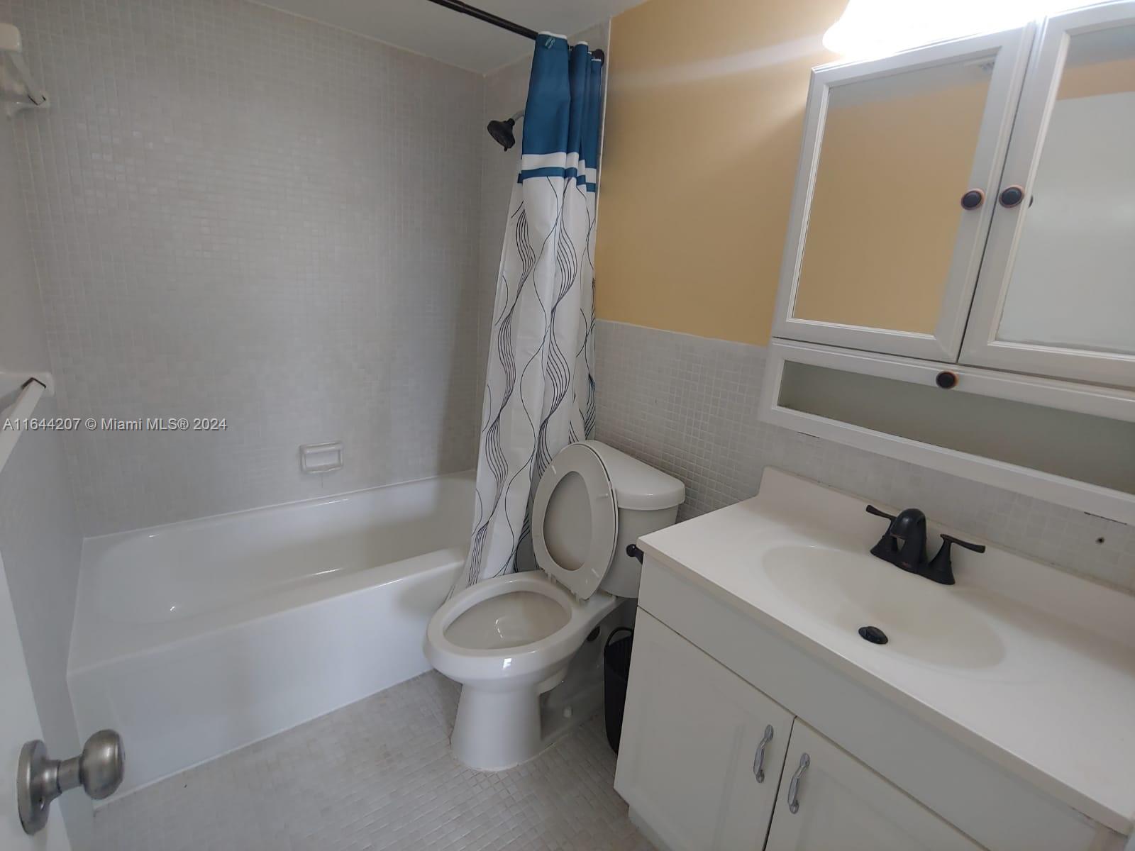 EASTERN SHORES WHITE HOUS - Residential