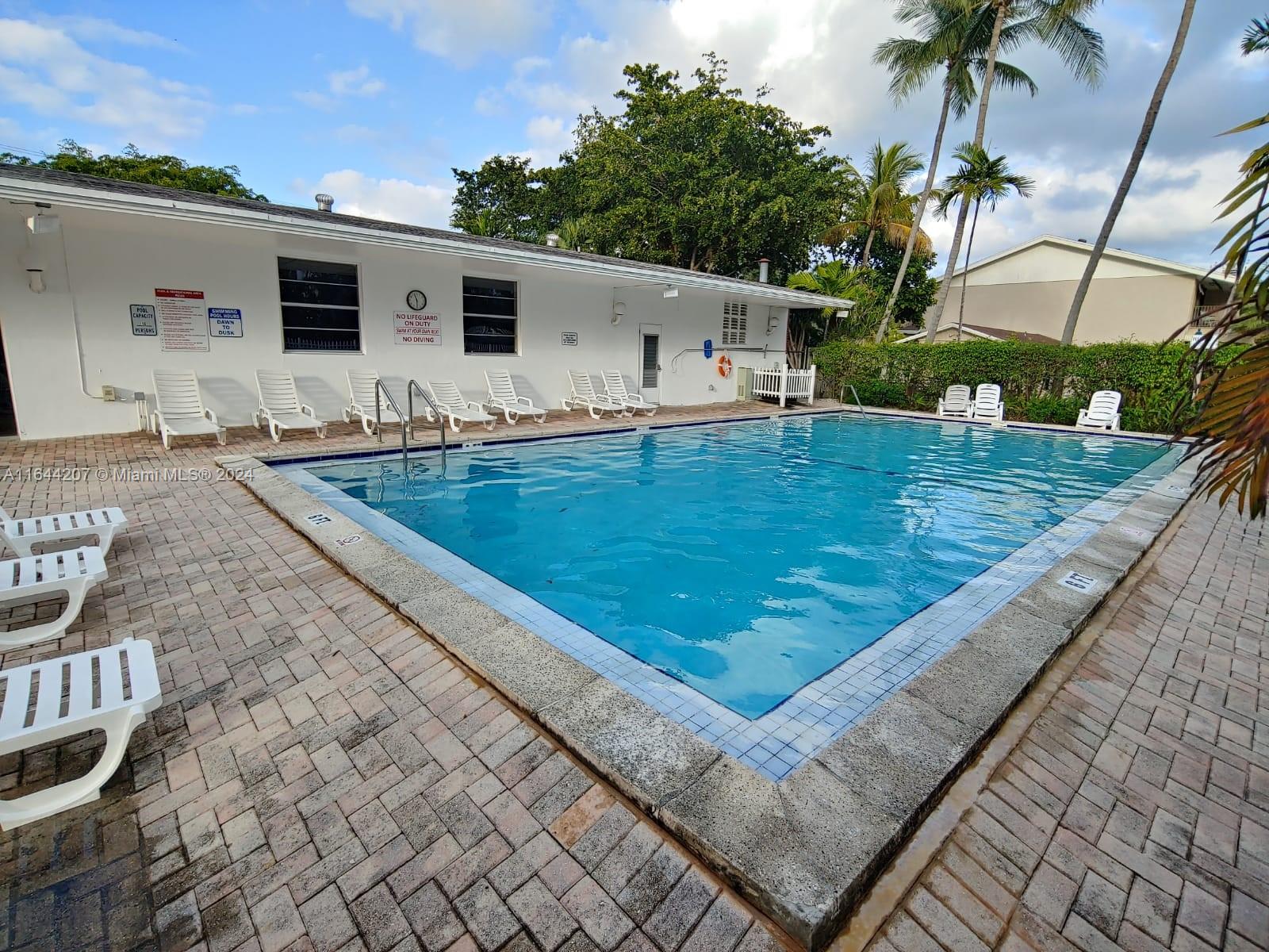 EASTERN SHORES WHITE HOUS - Residential