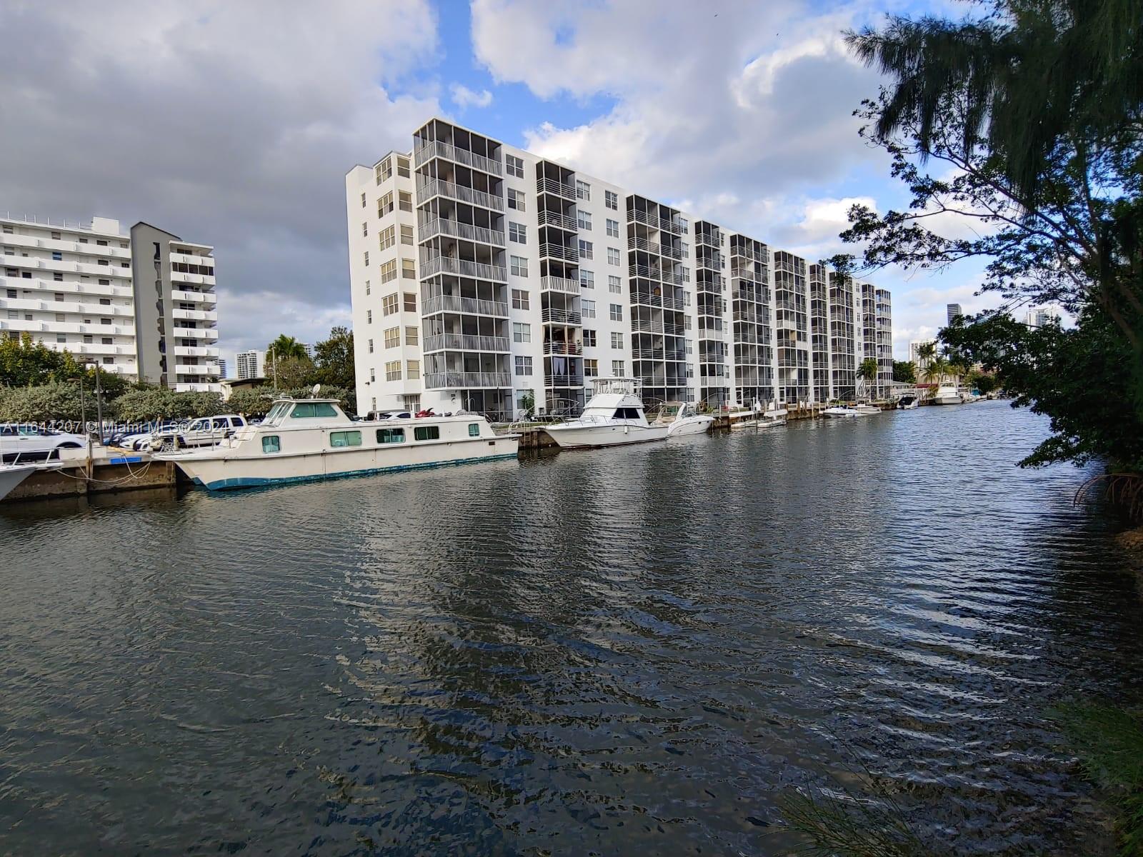 EASTERN SHORES WHITE HOUS - Residential