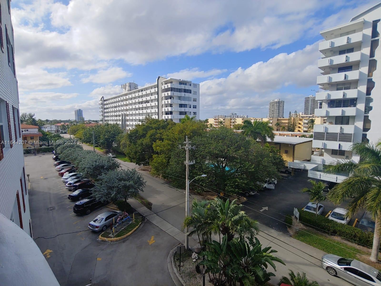 EASTERN SHORES WHITE HOUS - Residential