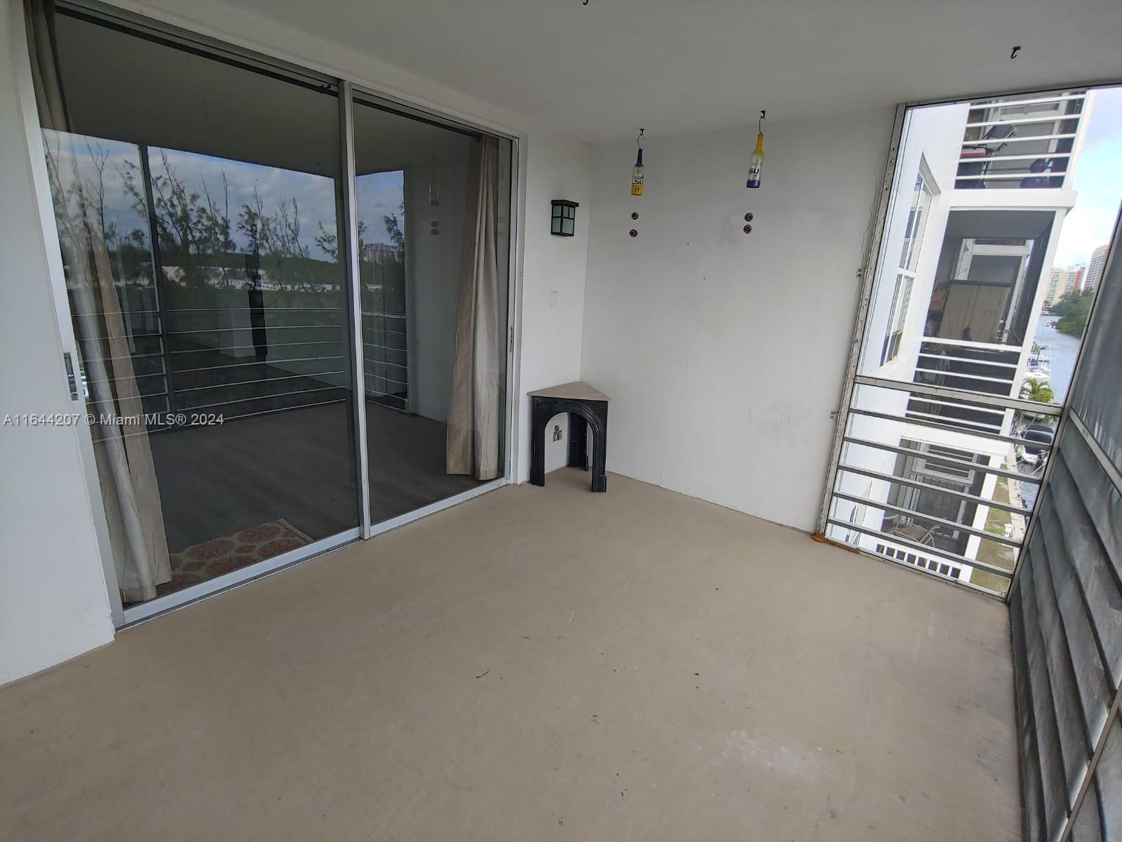 EASTERN SHORES WHITE HOUS - Residential