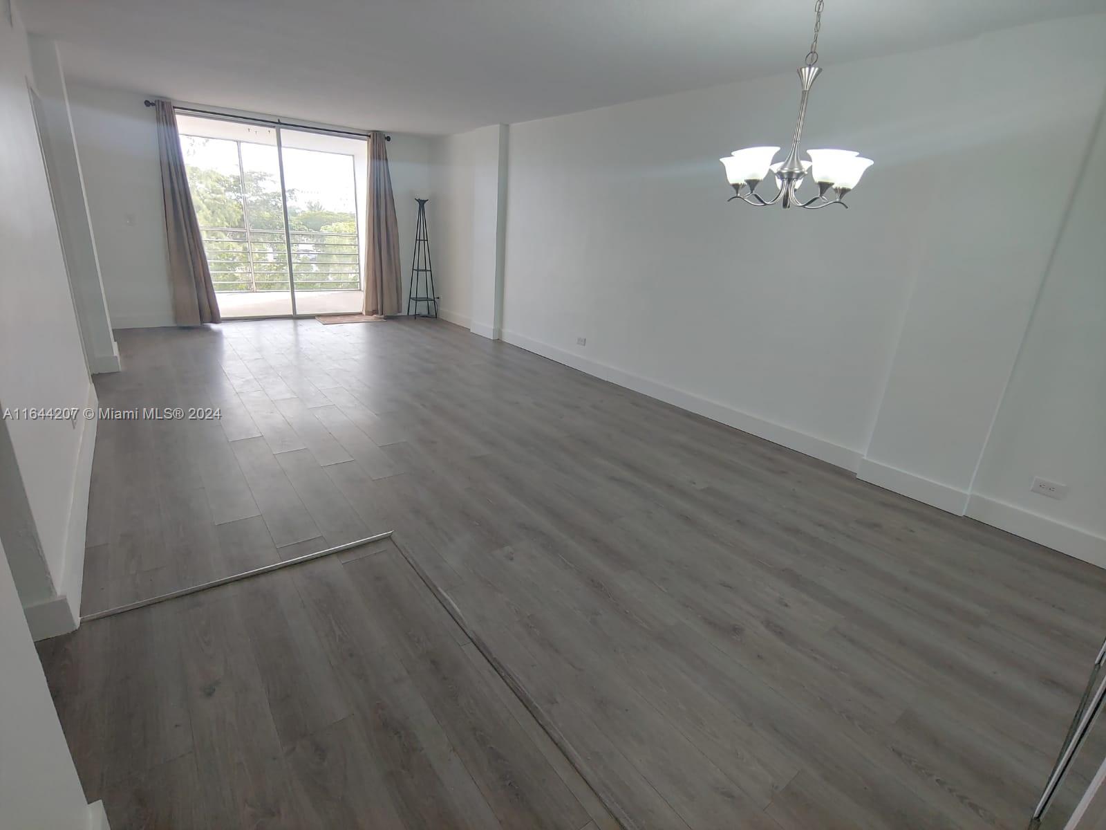 EASTERN SHORES WHITE HOUS - Residential