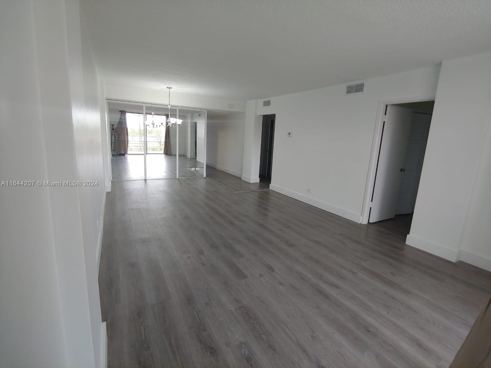 EASTERN SHORES WHITE HOUS - Residential