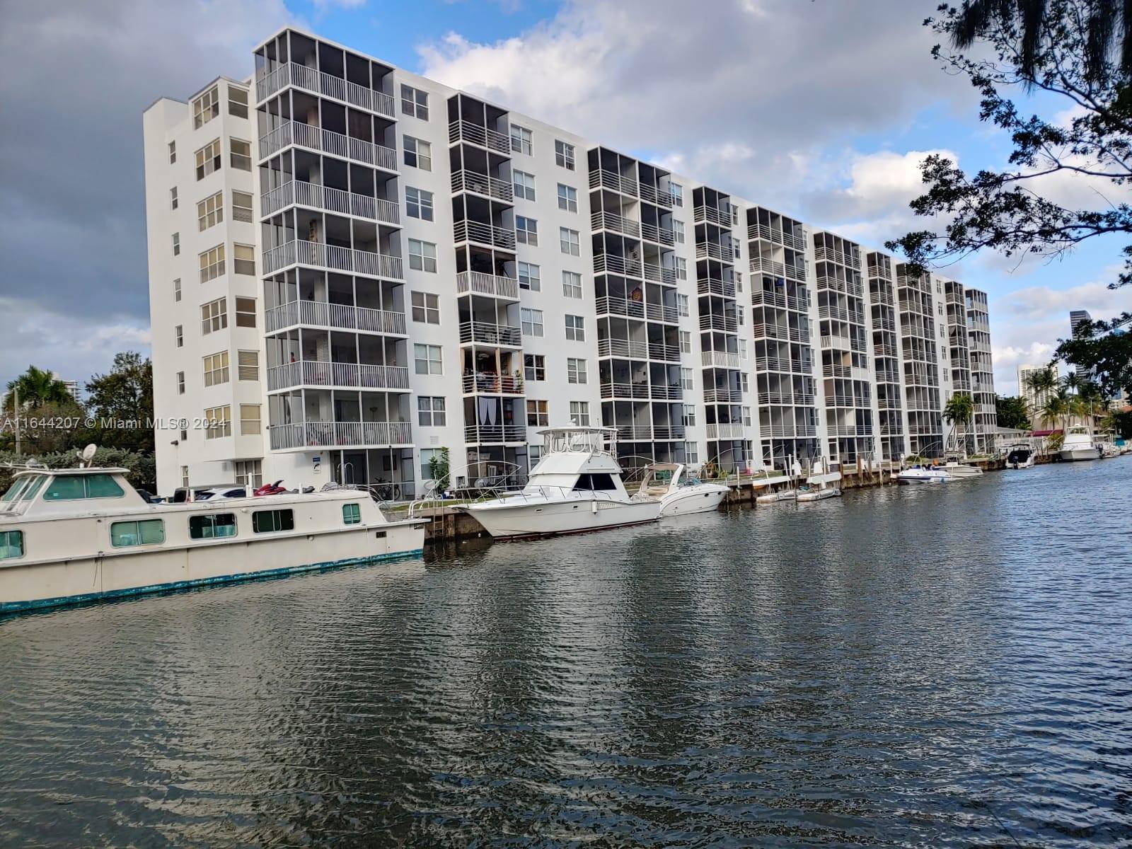 EASTERN SHORES WHITE HOUS - Residential