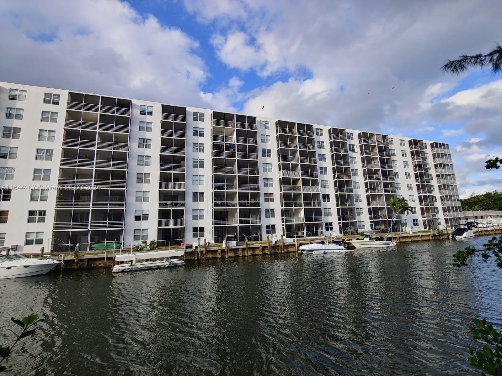 EASTERN SHORES WHITE HOUS - Residential