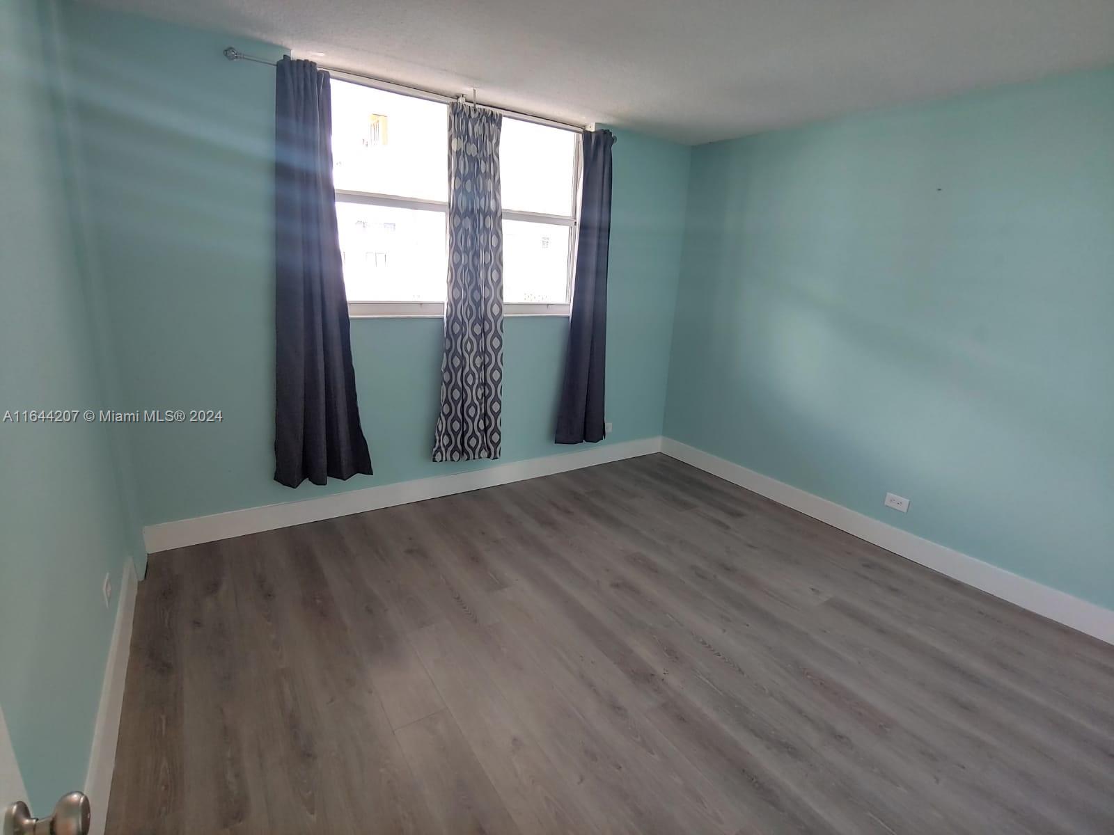 EASTERN SHORES WHITE HOUS - Residential