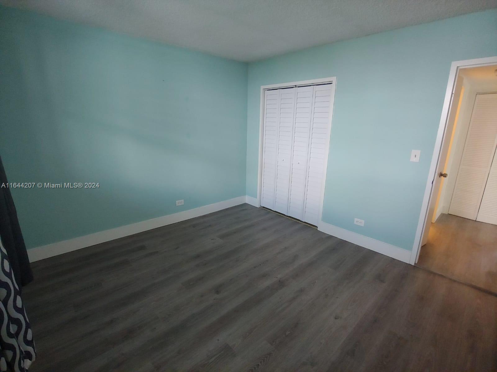 EASTERN SHORES WHITE HOUS - Residential