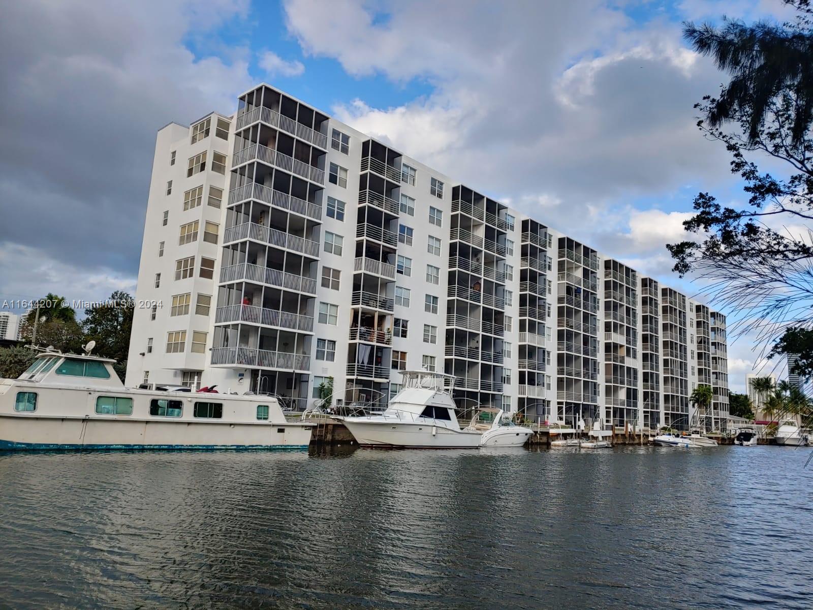 EASTERN SHORES WHITE HOUS - Residential