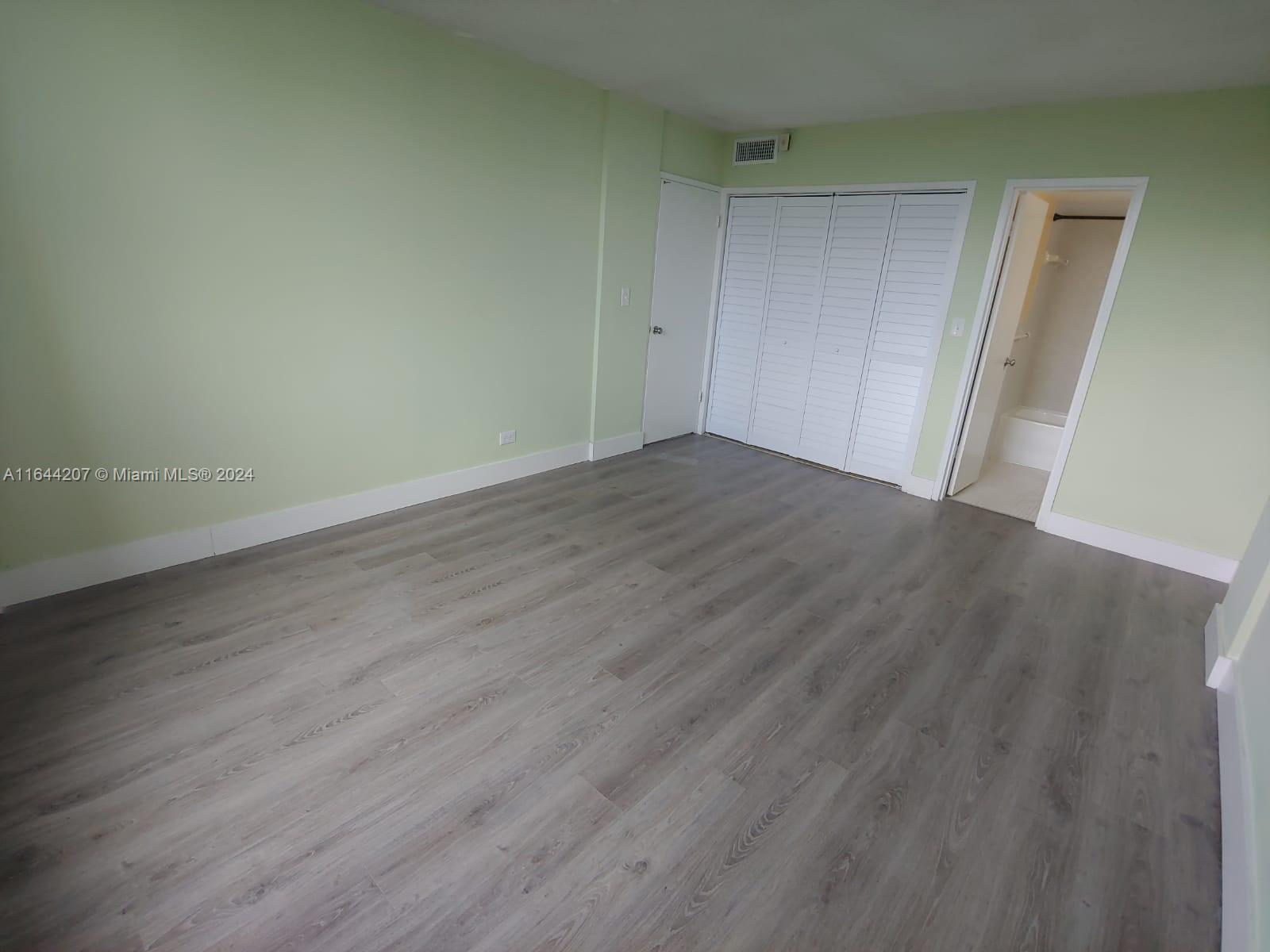 EASTERN SHORES WHITE HOUS - Residential