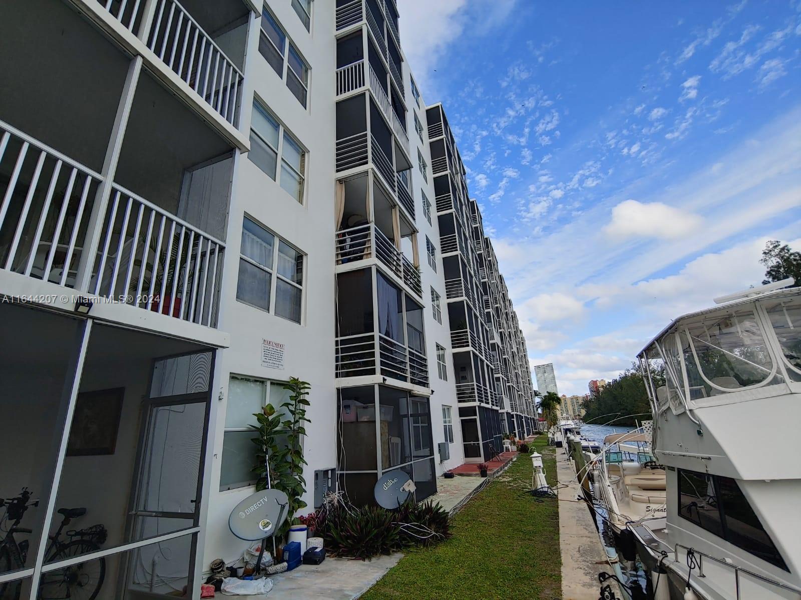 EASTERN SHORES WHITE HOUS - Residential