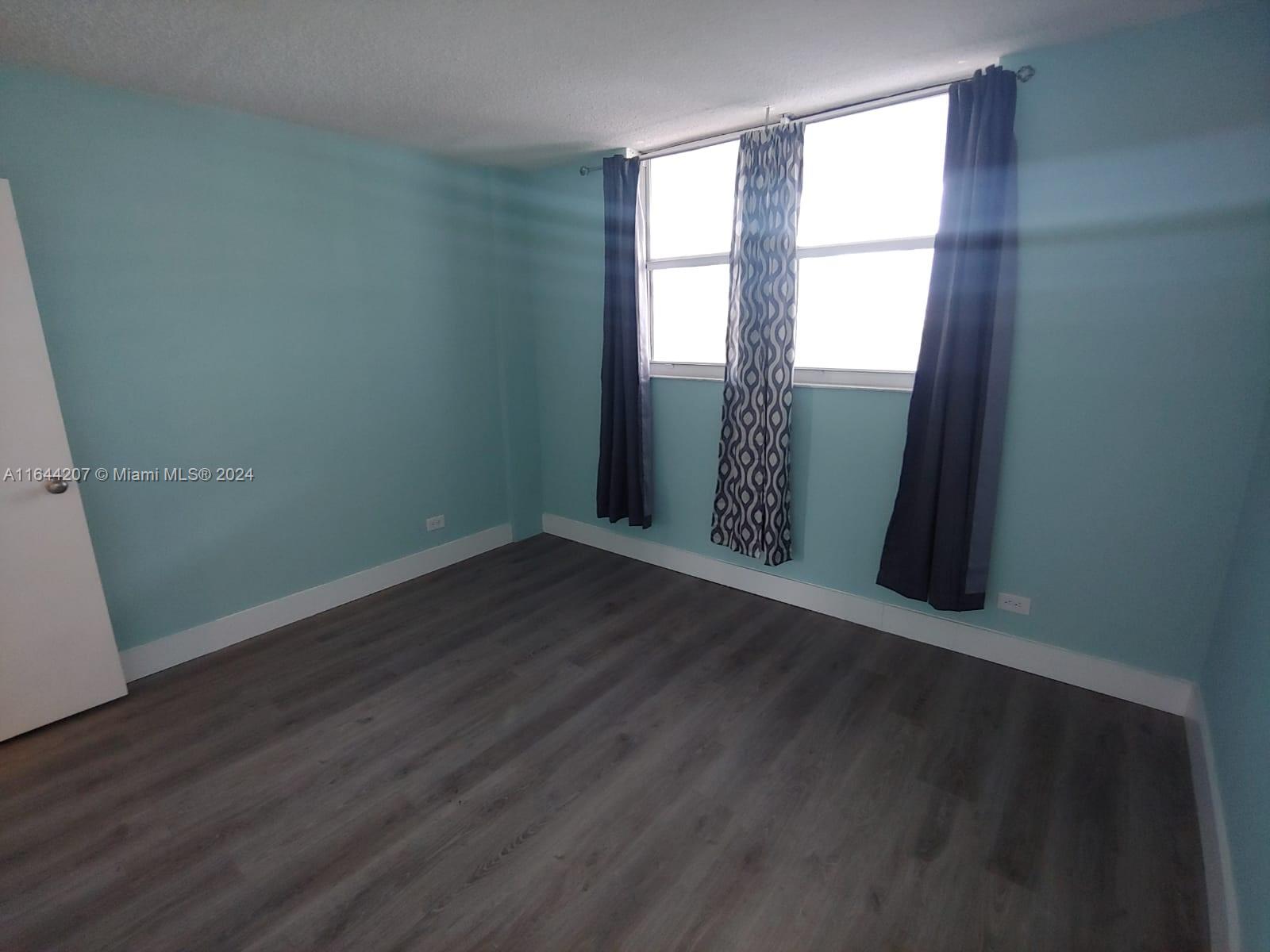 EASTERN SHORES WHITE HOUS - Residential