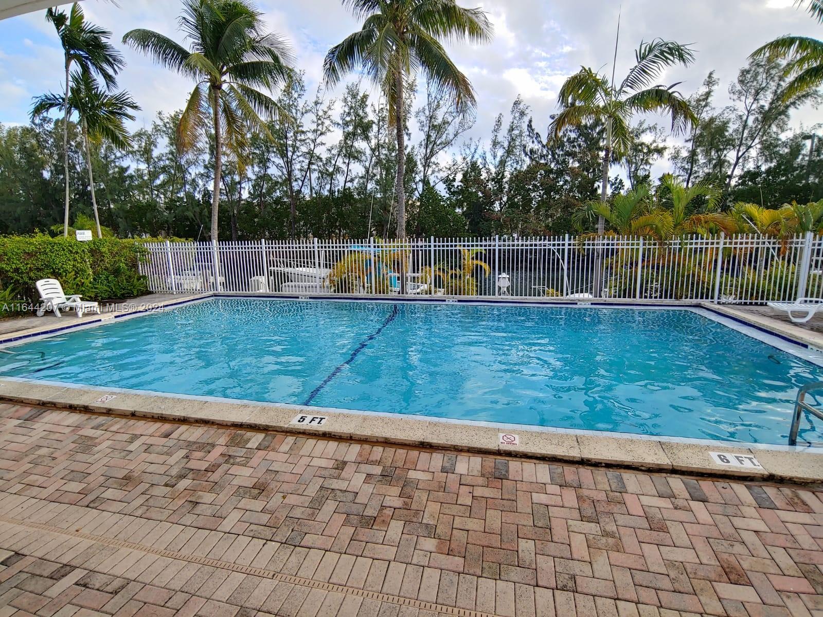 EASTERN SHORES WHITE HOUS - Residential