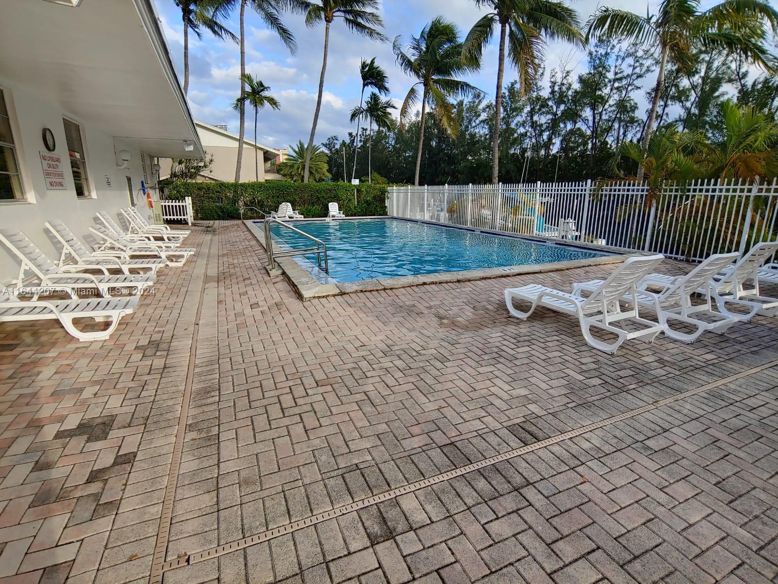 EASTERN SHORES WHITE HOUS - Residential