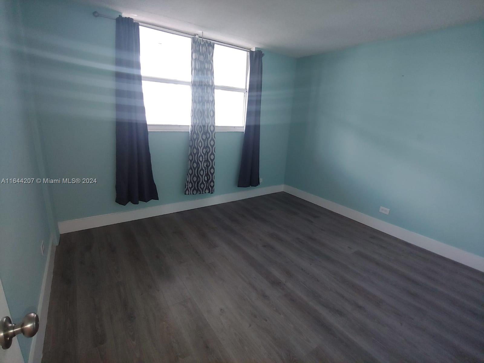 EASTERN SHORES WHITE HOUS - Residential