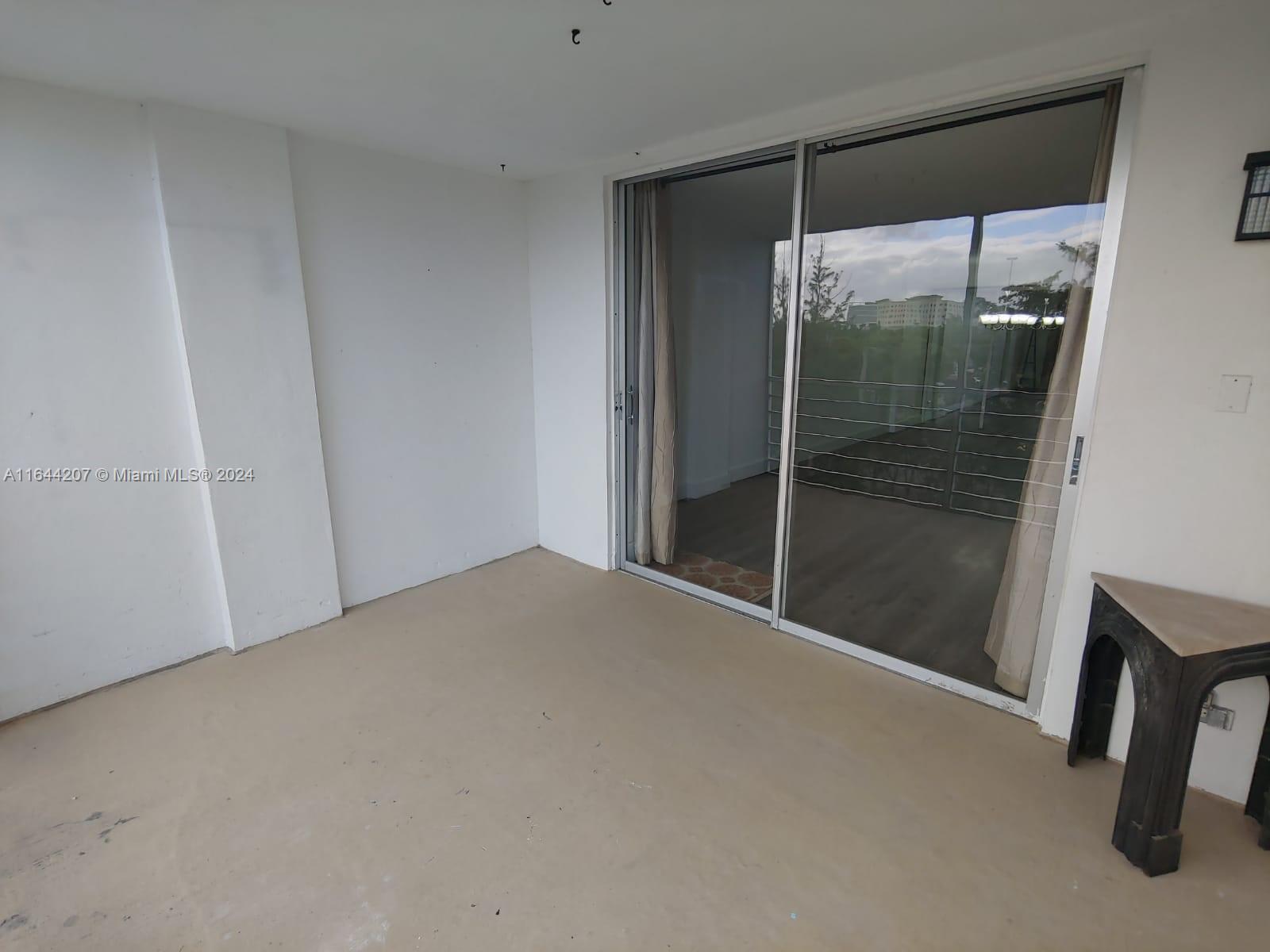 EASTERN SHORES WHITE HOUS - Residential