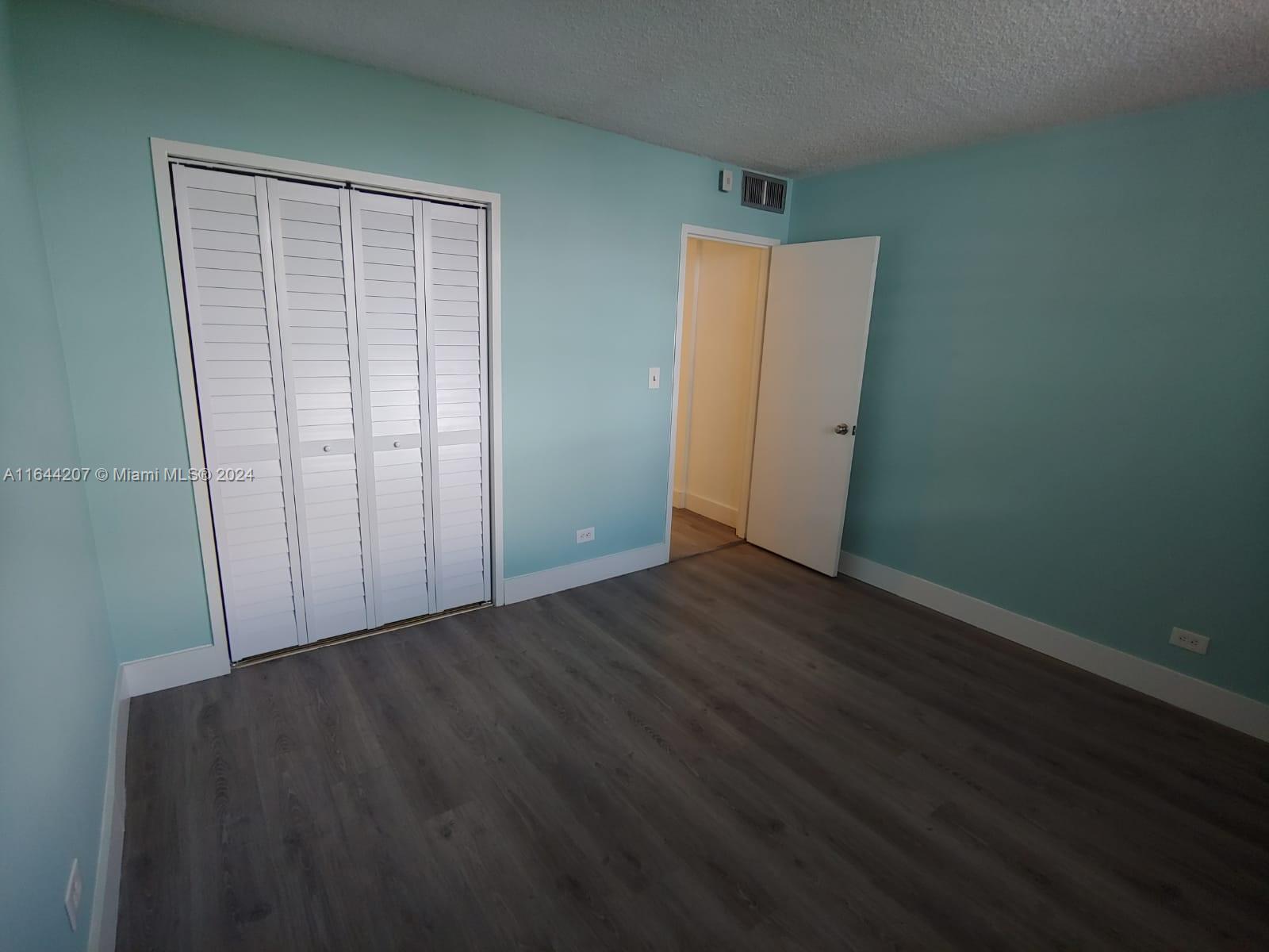EASTERN SHORES WHITE HOUS - Residential