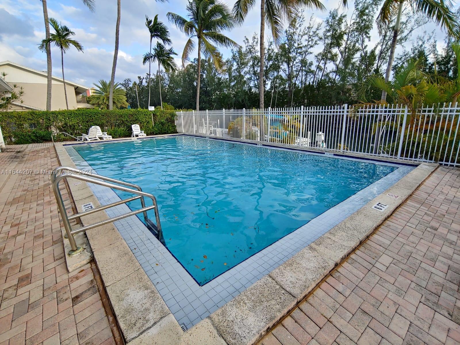 EASTERN SHORES WHITE HOUS - Residential
