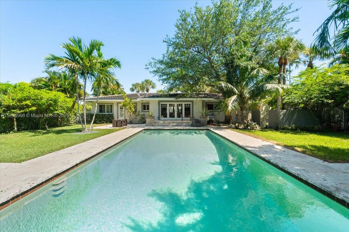 1635 Seabreeze Blvd