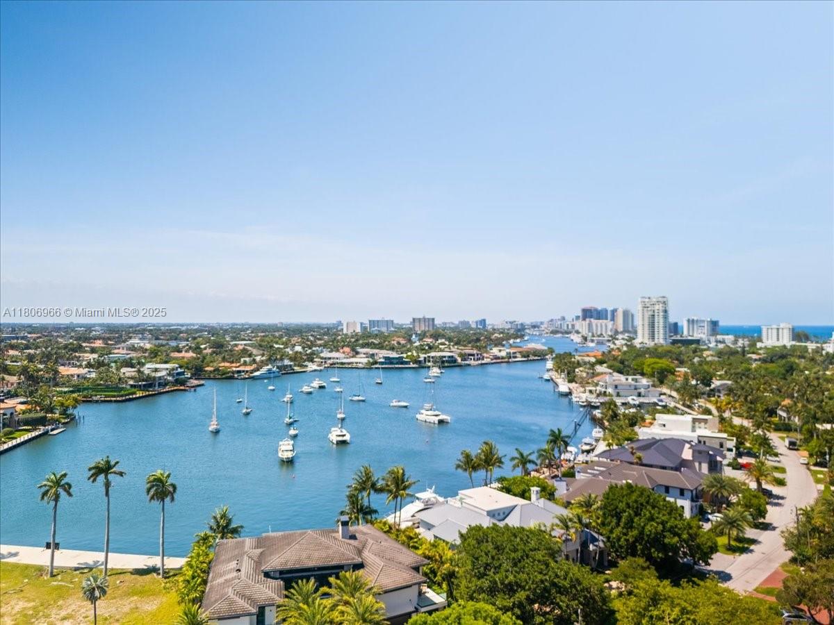1635 Seabreeze Blvd