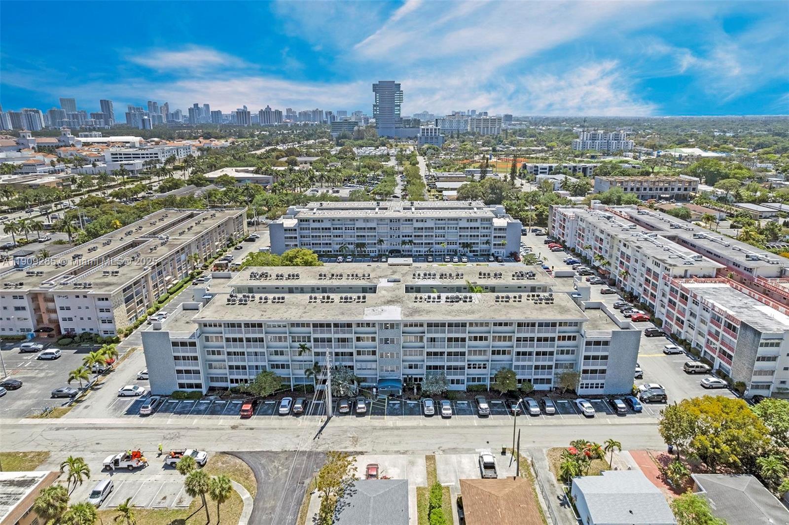 THIRD GULFSTREAM GARDEN - Residential