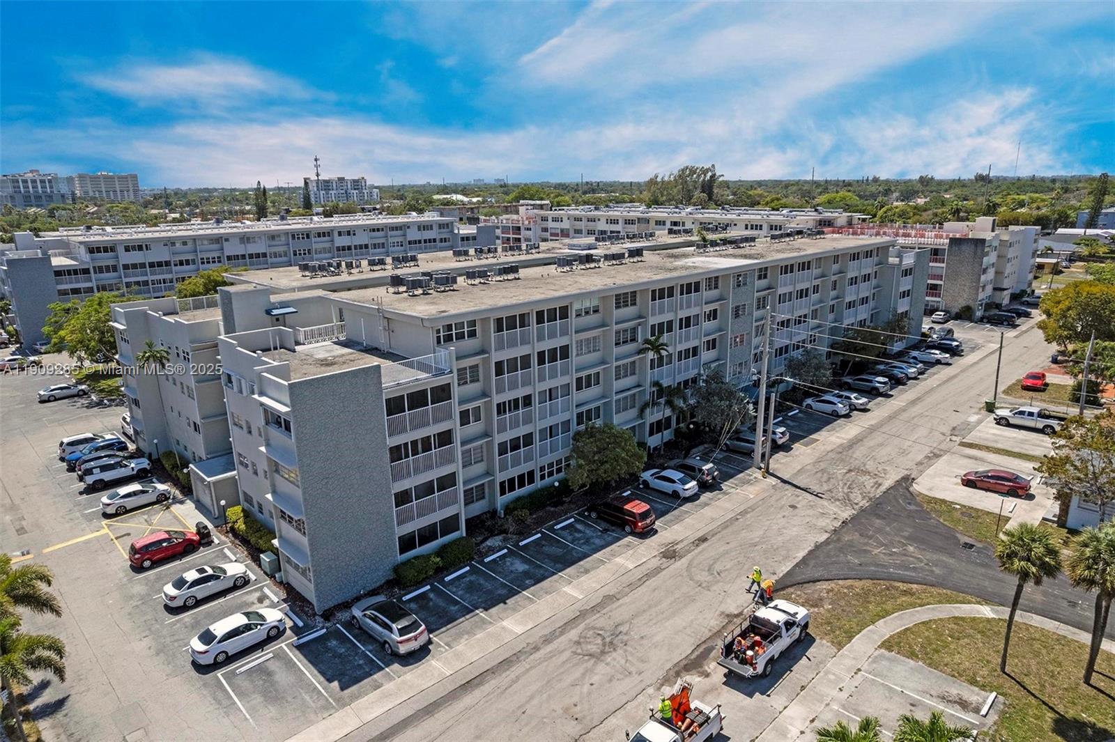 THIRD GULFSTREAM GARDEN - Residential