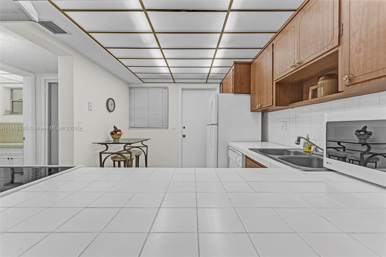 THIRD GULFSTREAM GARDEN - Residential