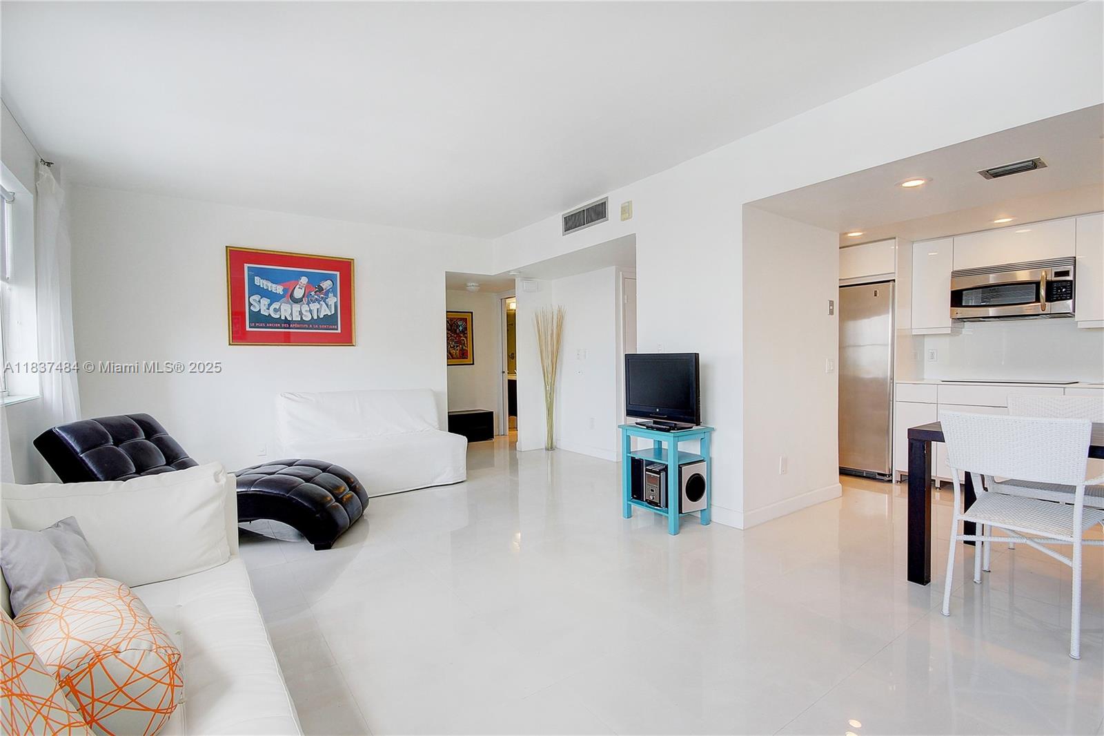 1390 Ocean Dr 504
