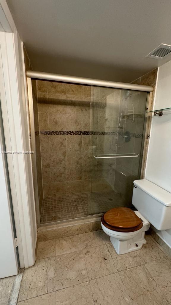 HILLCREST EAST NO 20 COND - Residential