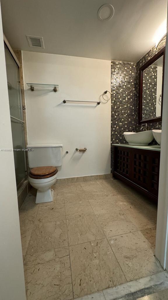 HILLCREST EAST NO 20 COND - Residential
