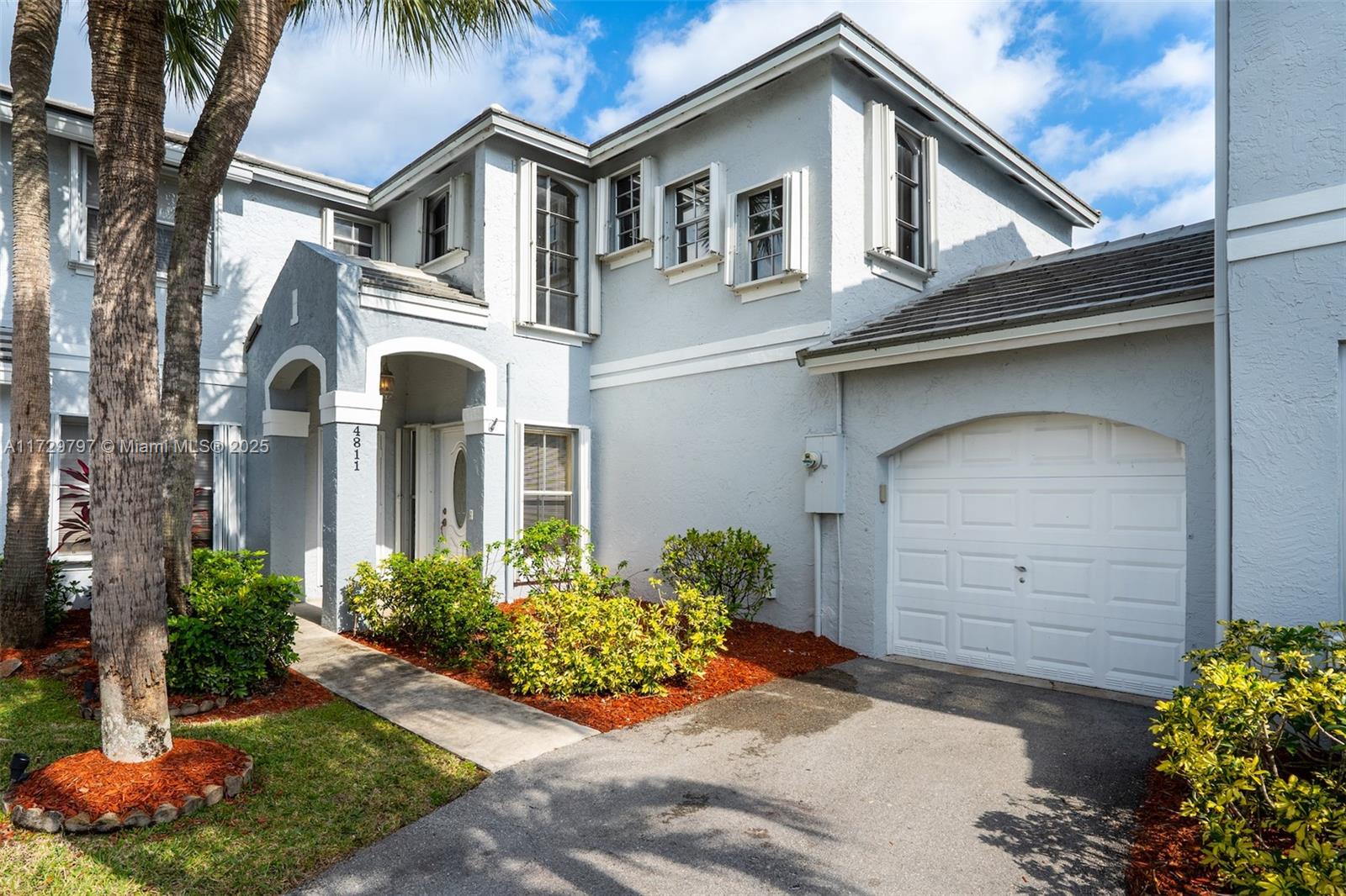 4811 Grapevine Way