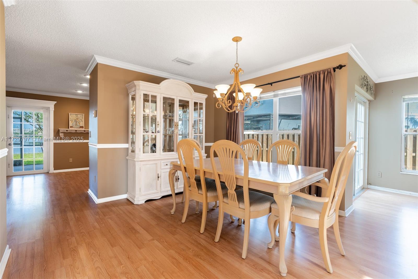 4811 Grapevine Way