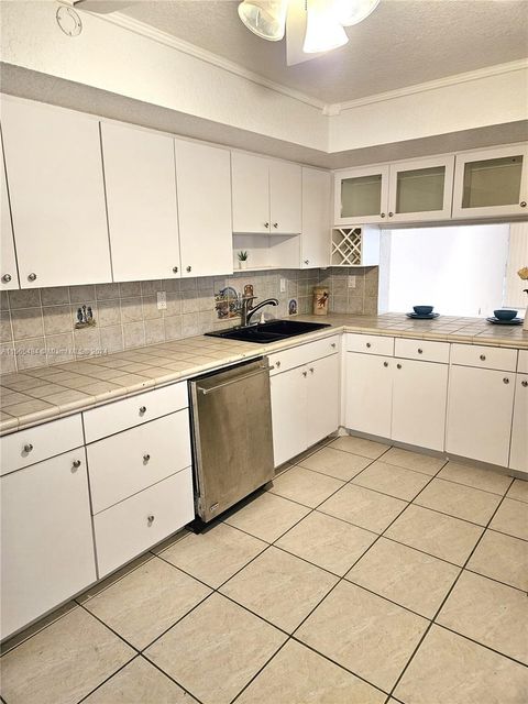 Condominium in Lauderhill FL 6487 Racquet Club Dr Dr 8.jpg