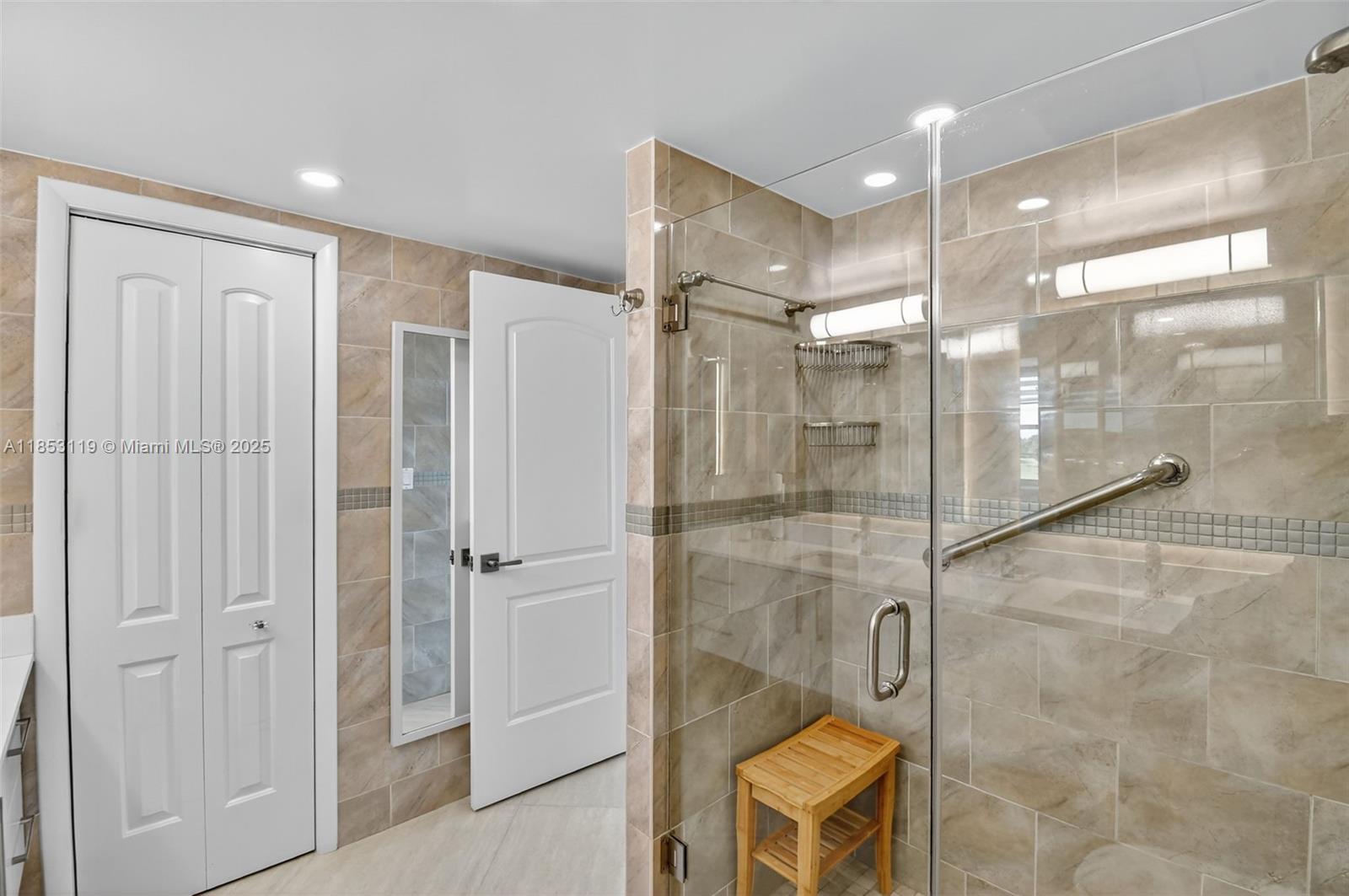 COLONY BAY HARBOR APTS CO - Residential