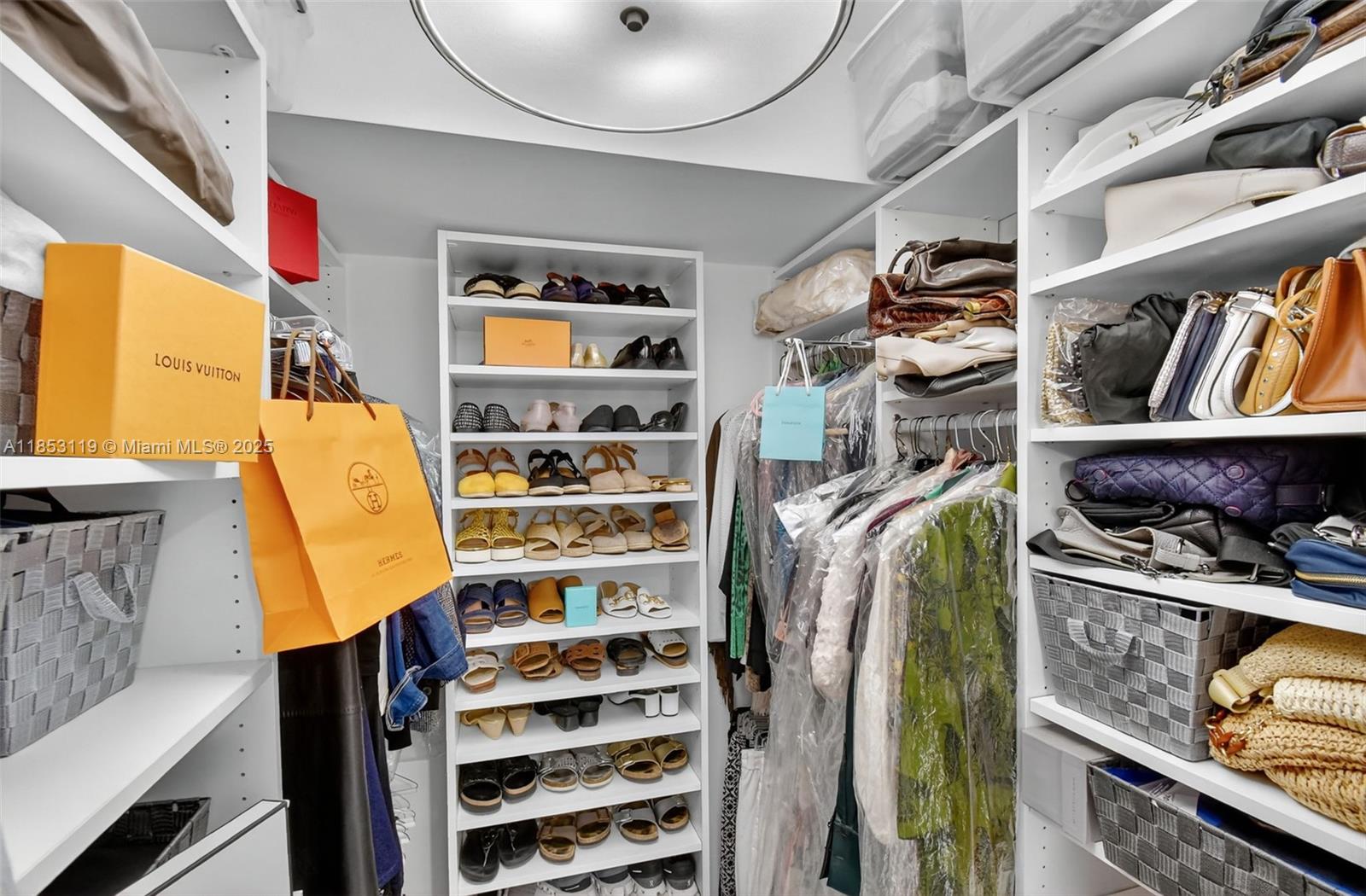 COLONY BAY HARBOR APTS CO - Residential