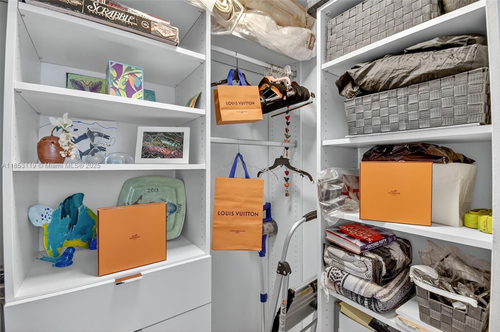 COLONY BAY HARBOR APTS CO - Residential