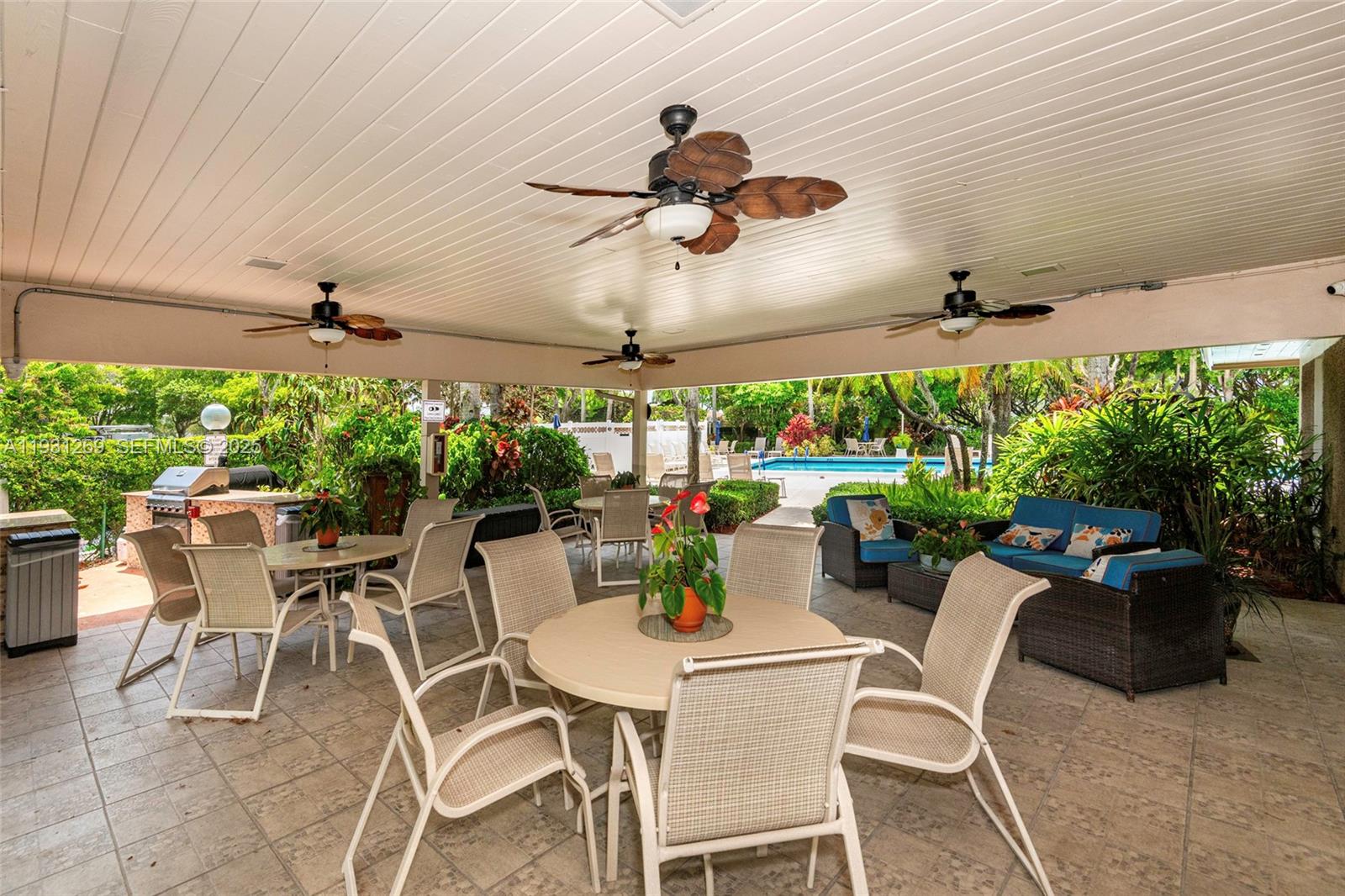 NO 105 PALM-AIRE COUNTRY - Residential