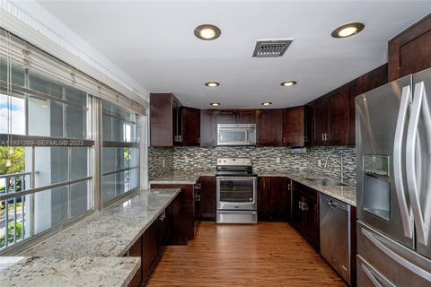 625 Oaks Dr 503 Pompano Beach FL 33069