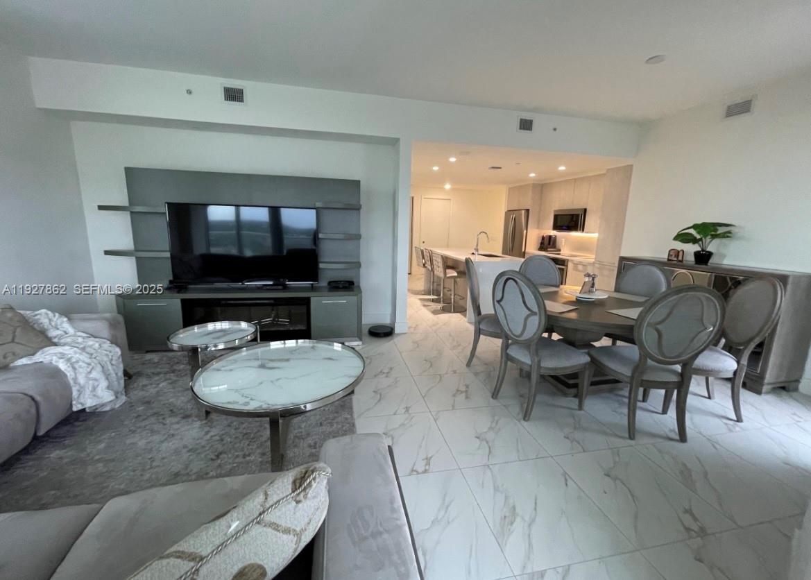 METROPICA NORTH TOWER ONE - Residential Lease