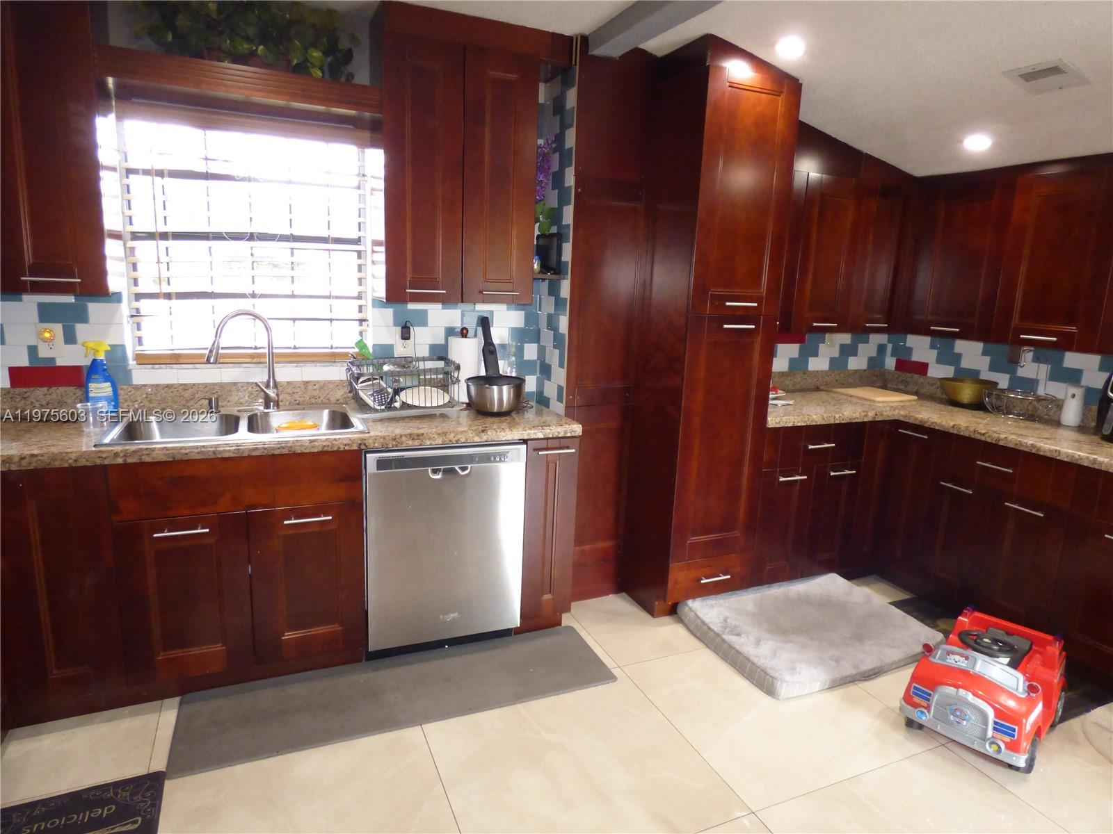 CAROL CITY 4TH ADDN - Residential