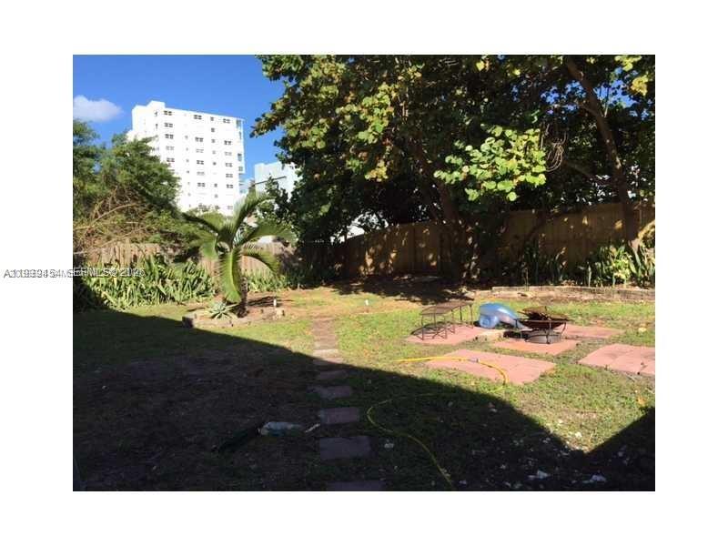 HOLLYWOOD BEACH - Residential Lease