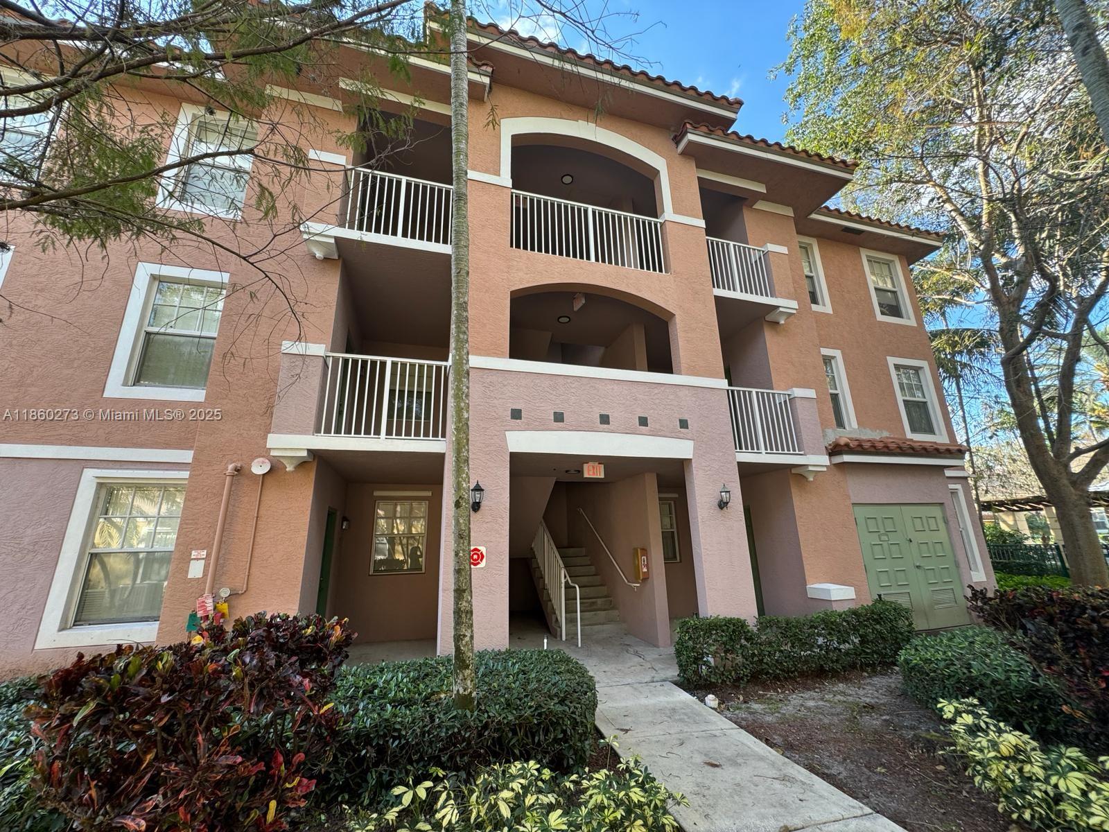 Spacious 1/1 residence located on the 2nd floor of a three-story building. This inviting unit features a private balcony, convenient in-unit washer and dryer, ample storage closet, and sleek tile flooring throughout. Enjoy the comfort of living in a gated community offering resort-style amenities, including a sparkling pool, fitness center, and more.
Association requires a minimum credit score of 680 for all adult applicants. Please note: No trucks, commercial vehicles, or motorcycles permitted.
