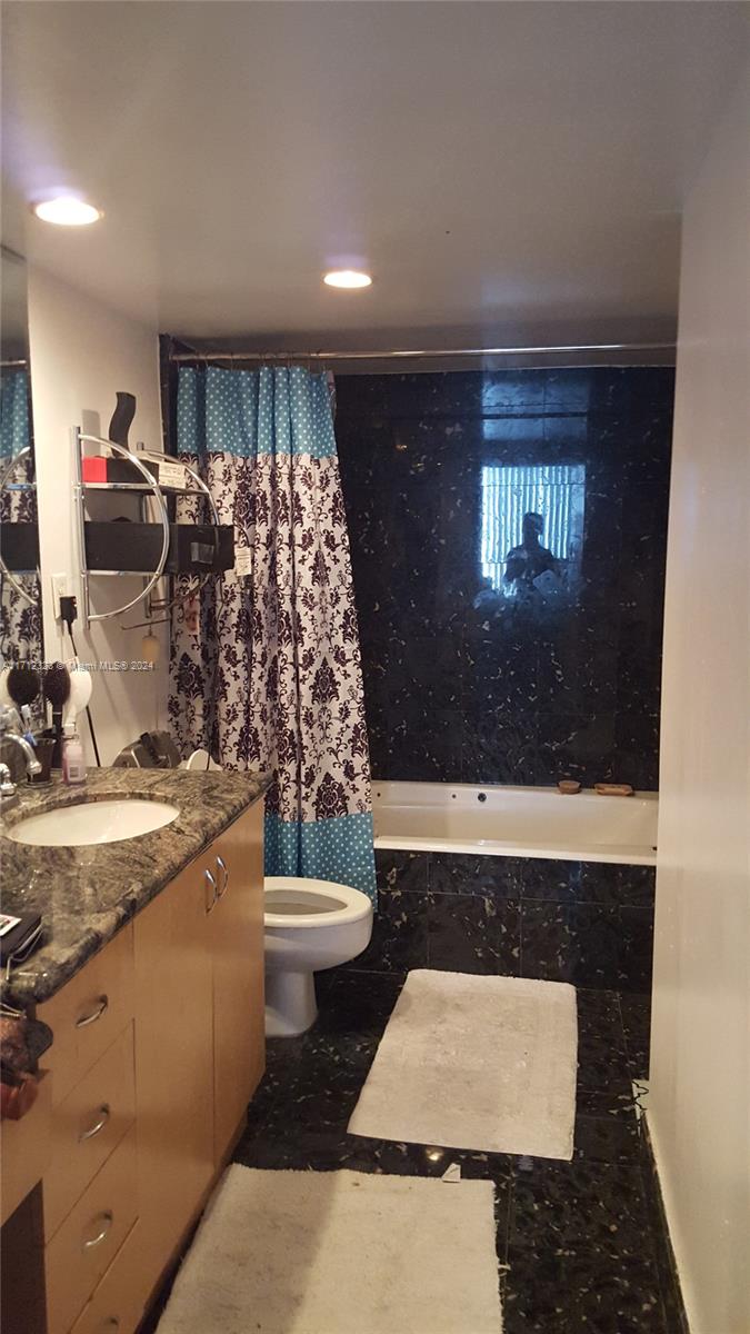 Rental Property at 2780 Ne 183rd St 1402, Aventura, Miami-Dade County, Florida - Bedrooms: 2 
Bathrooms: 2  - $2,250 MO.