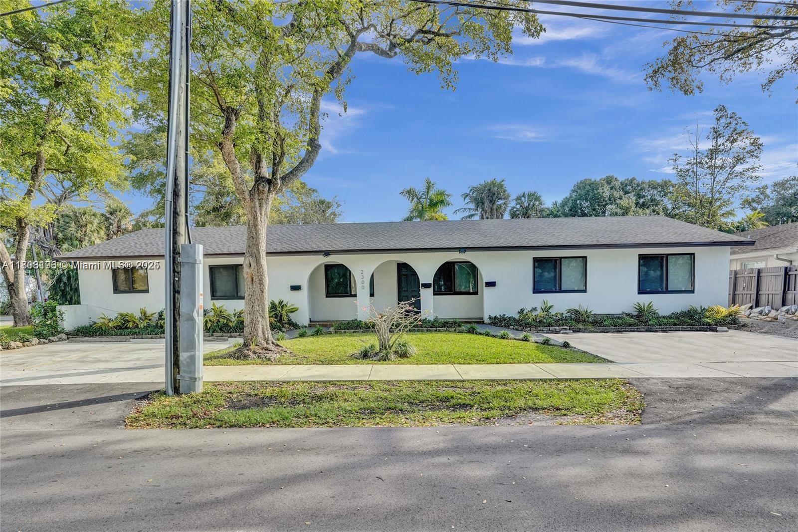 2300 Sw 18th Ter 1-2, Fort Lauderdale, Broward County, Florida - 3 Bedrooms  
2 Bathrooms - 