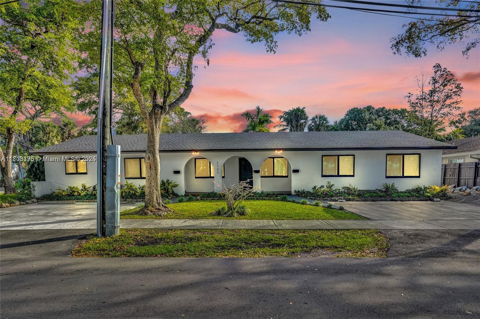 2300 Sw 18th Ter 1-2, Fort Lauderdale, Broward County, Florida - 3 Bedrooms  
2 Bathrooms - 