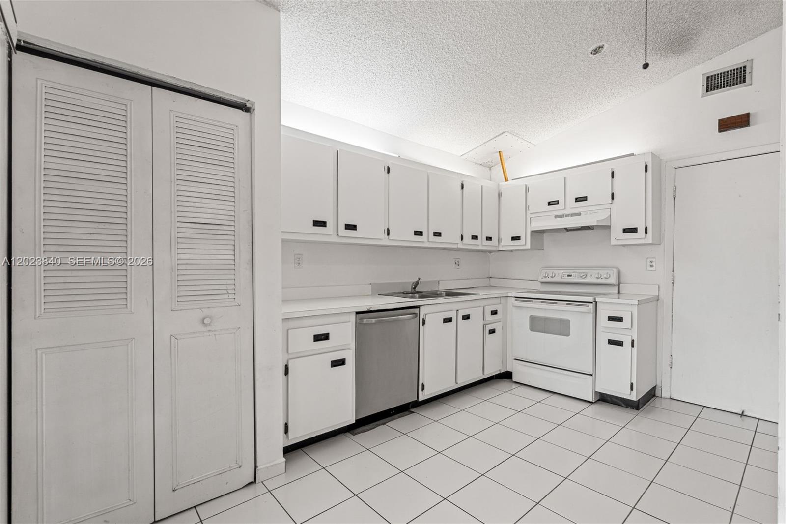 WESTWIND LAKES SEC 4 - Residential