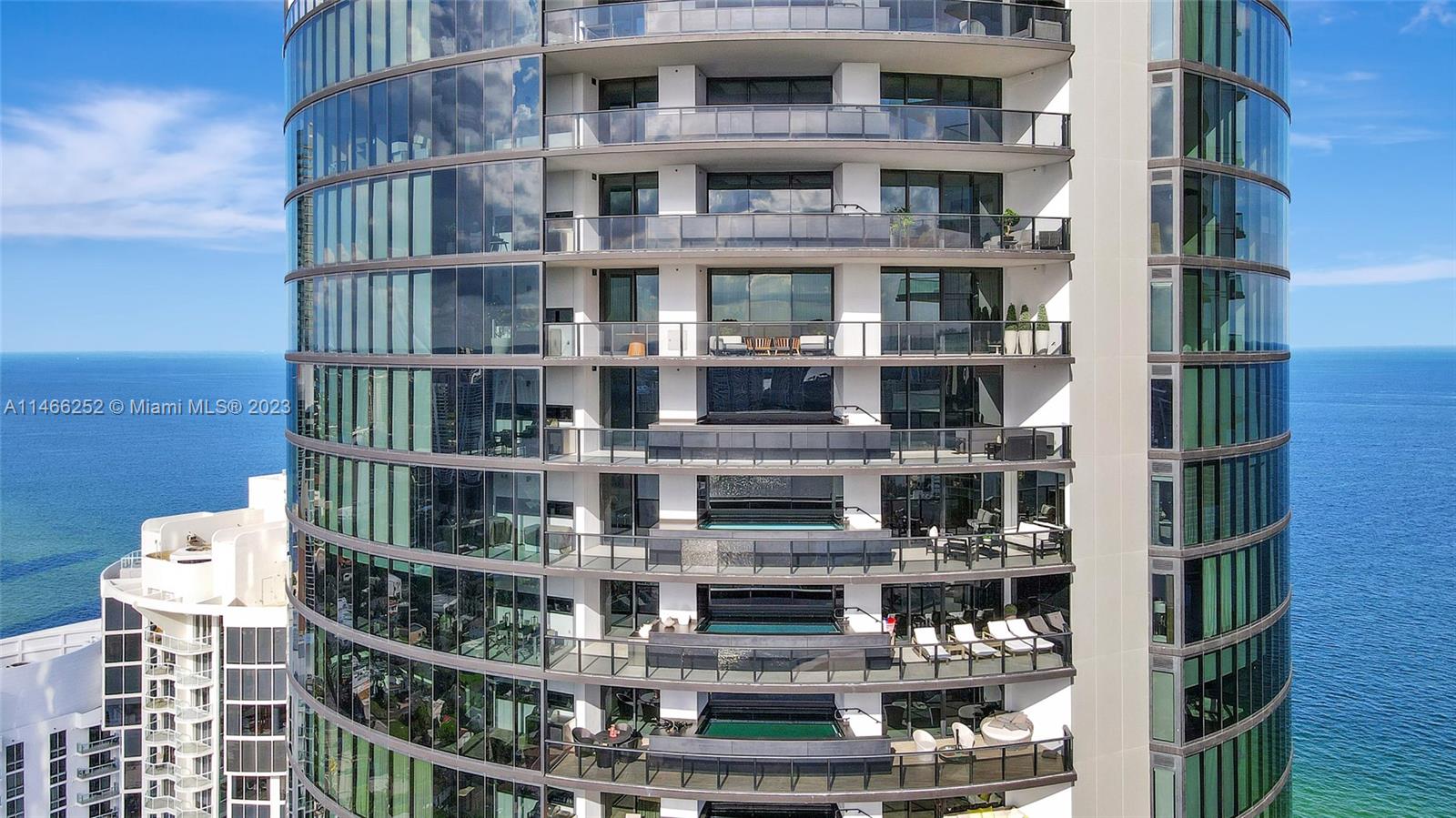 18555 COLLINS AVENUE COND - Residential