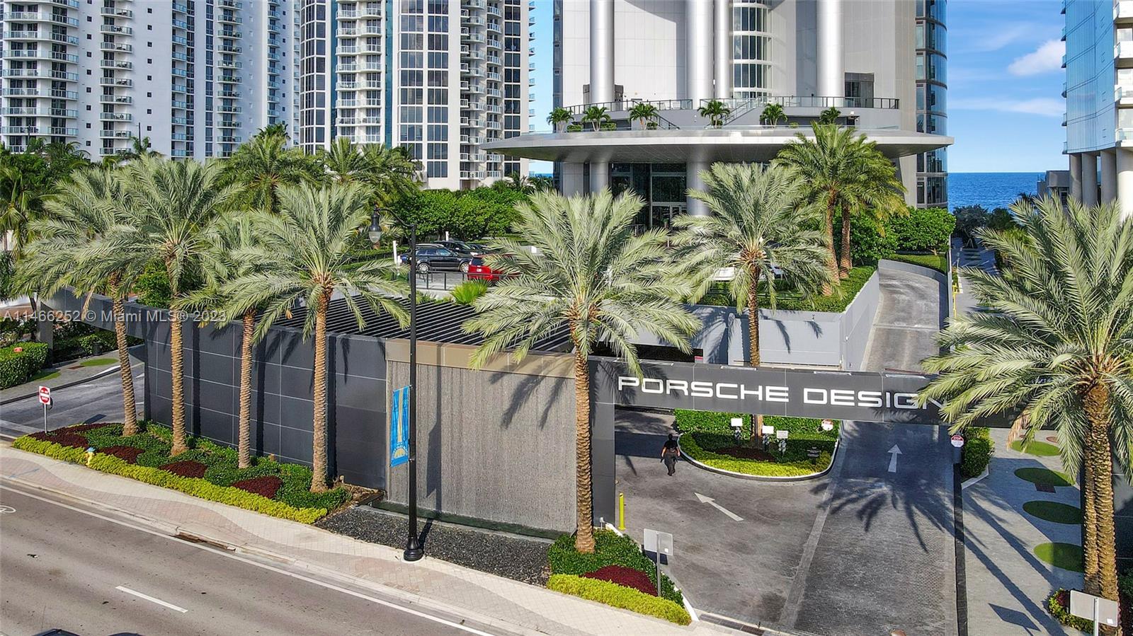 18555 COLLINS AVENUE COND - Residential