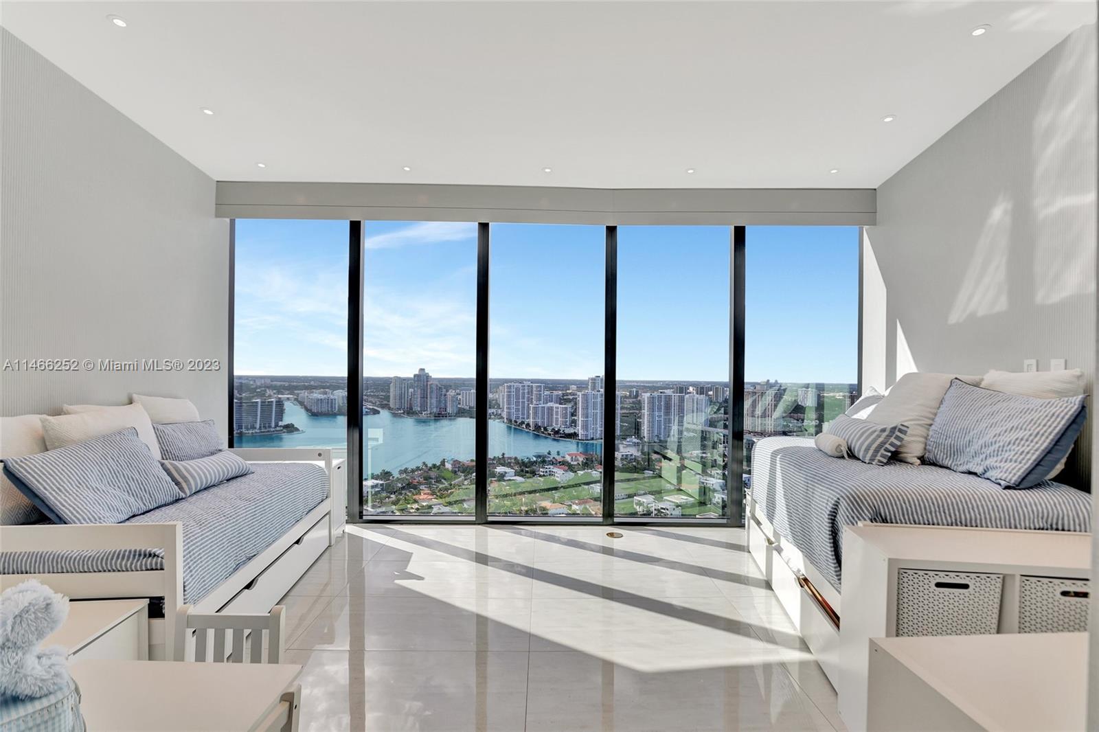 18555 COLLINS AVENUE COND - Residential