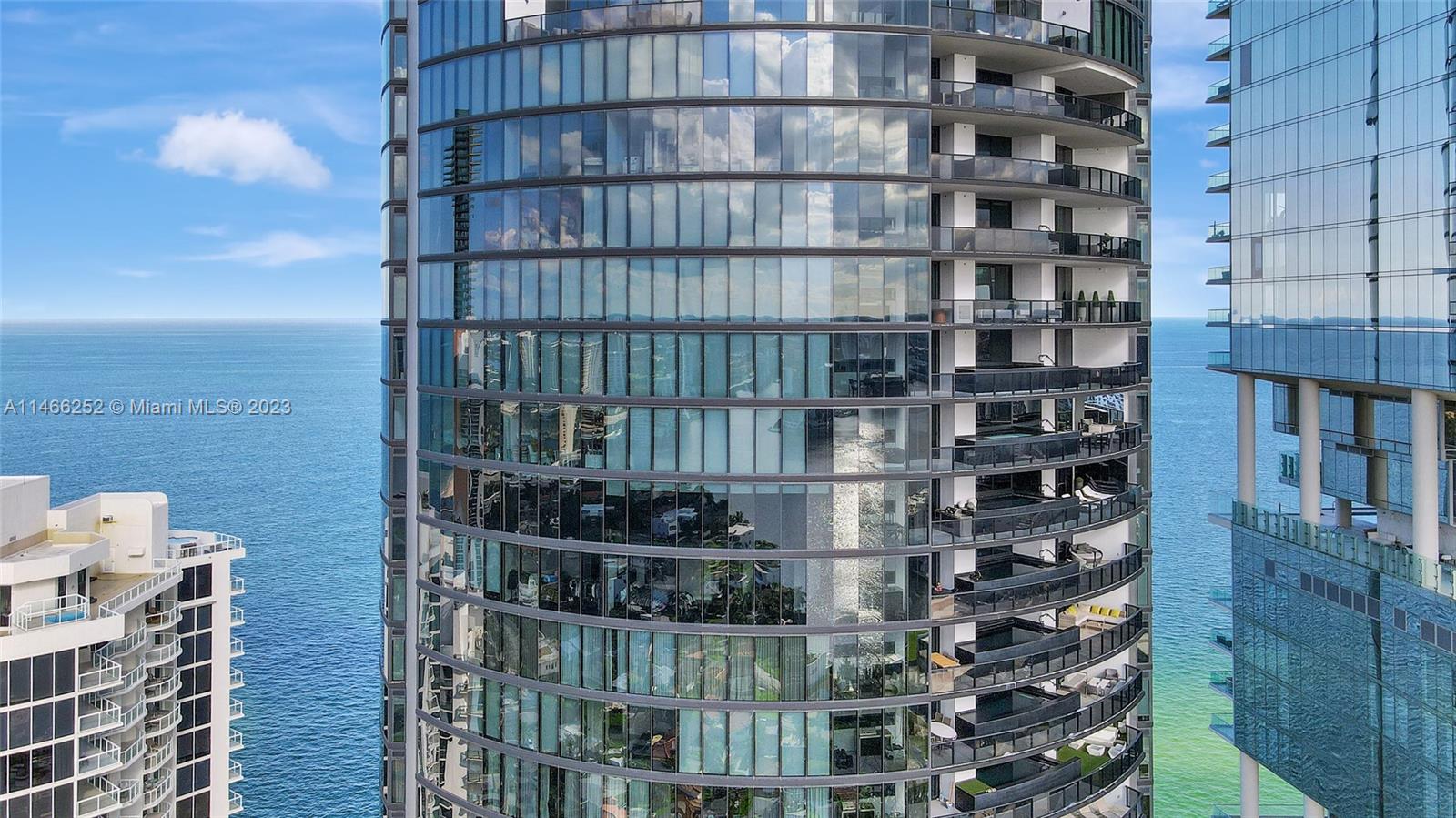 18555 COLLINS AVENUE COND - Residential