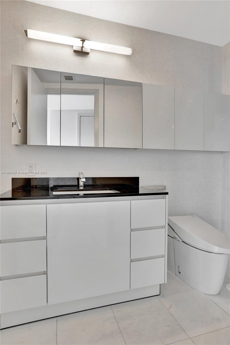 18555 COLLINS AVENUE COND - Residential